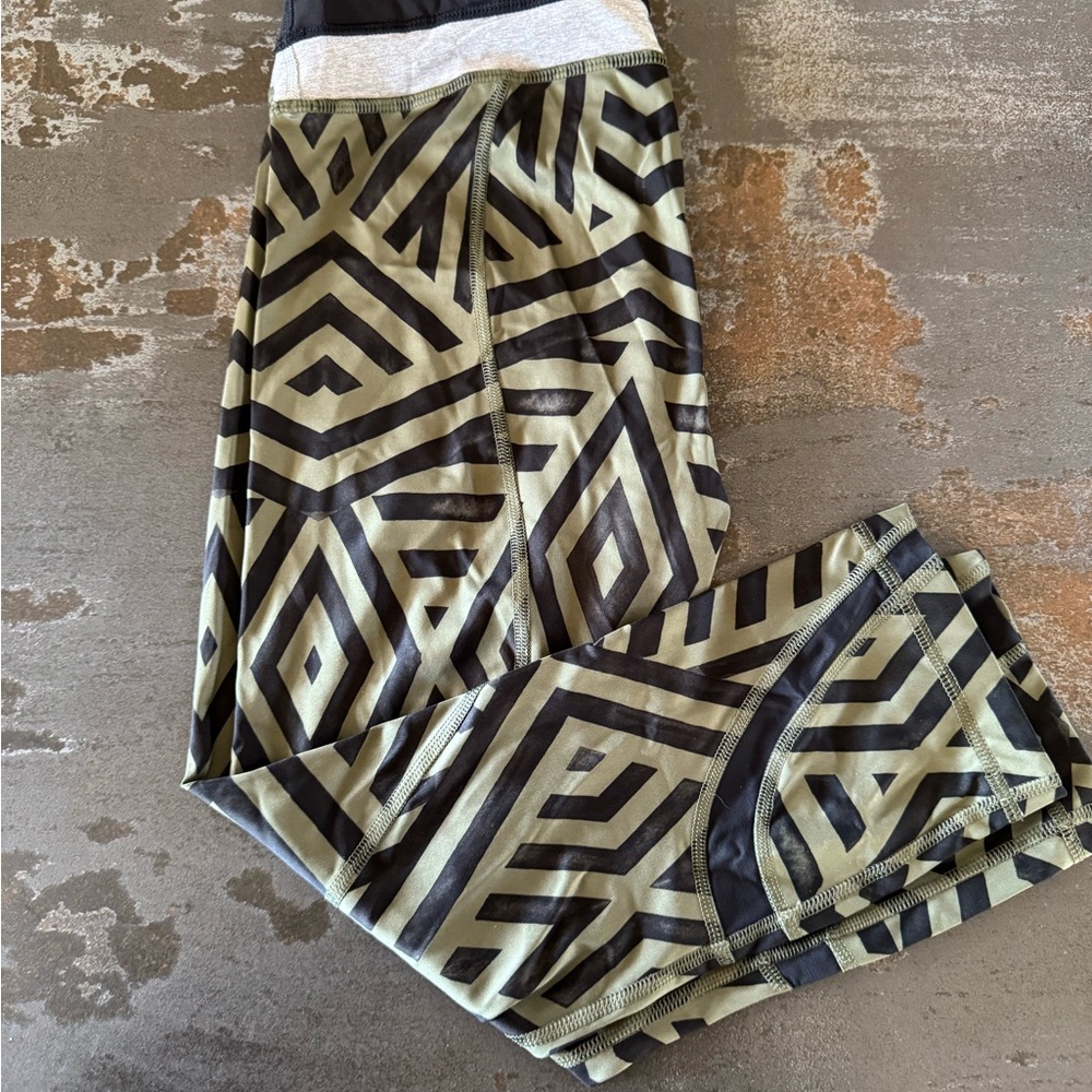 Lululemon Athletica Black and Tan Joggers with Geometric Pattern